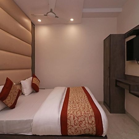 Oyo 11593 Hotel Aman Guest House Νέο Δελχί Εξωτερικό φωτογραφία