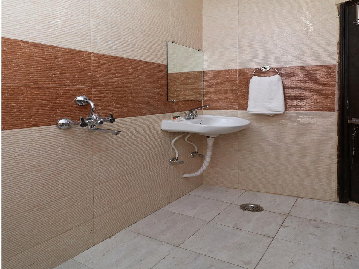 Oyo 11593 Hotel Aman Guest House Νέο Δελχί Εξωτερικό φωτογραφία